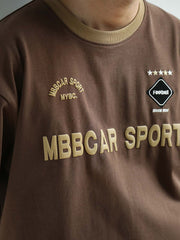 モデルがヴィンテージスポーツジャージTシャツを着用している様子