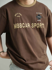 モデルがヴィンテージスポーツジャージTシャツを着用している様子