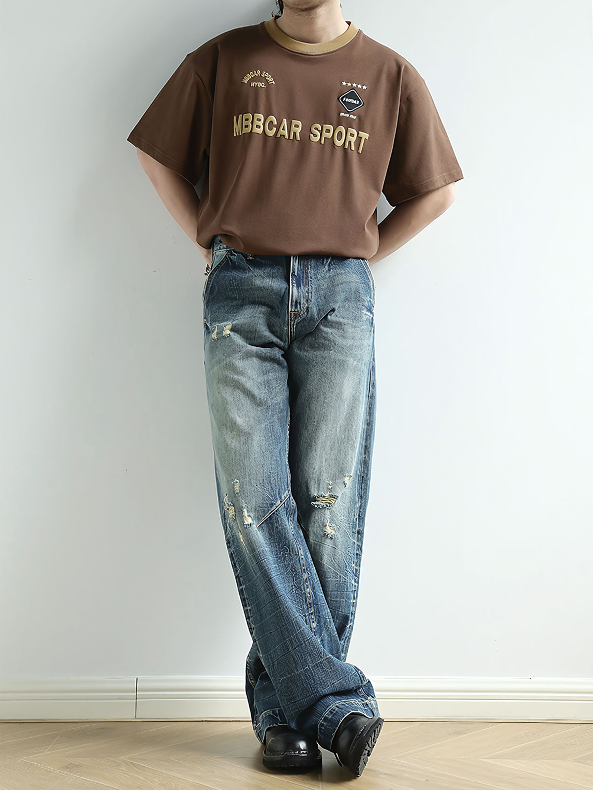 モデルがヴィンテージスポーツジャージTシャツを着用している様子