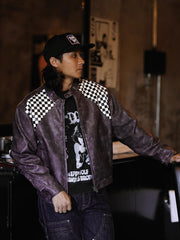 ショートPUレザージャケットを着用したレーシングスタイルのコーディネート例