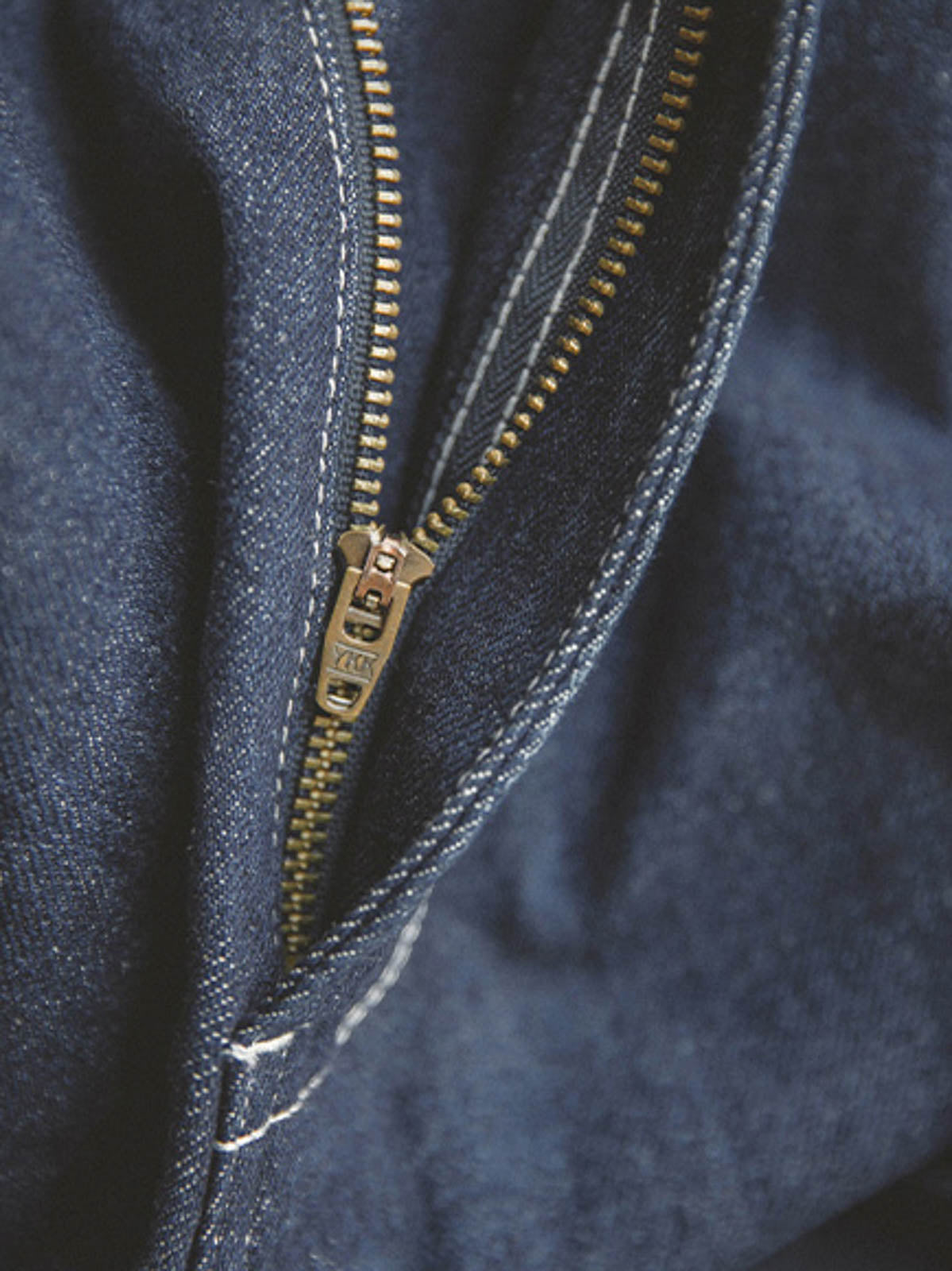 詳細画像:デニムパンツのポケットパッチディテール