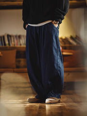 詳細画像
アッパーとソールのディテールアップ。レース付きのアッパーと厚底ソールの質感が際立ち、デザインの細部までしっかりと伝わる画像。
モデル画像
モデルがレース付きフラットモカシン厚底ミュールを着用したコーディネート。シンプルでありながら、レースディテールがアクセントになり、カジュアルなスタイルにぴったりのアイテム。