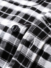 軽い起毛加工生地とクラシックなポケットデザインのディテール画像