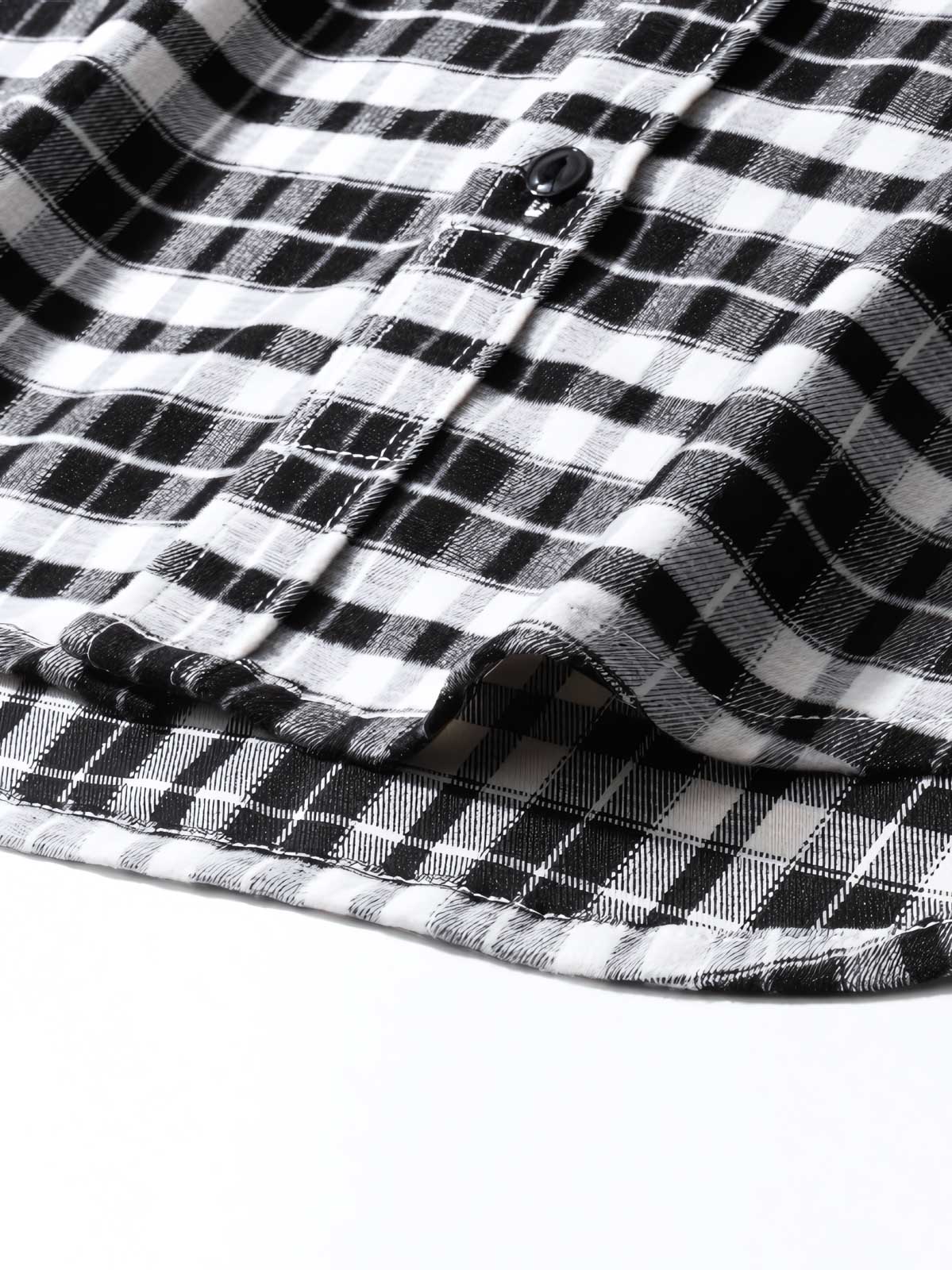 軽い起毛加工生地とクラシックなポケットデザインのディテール画像