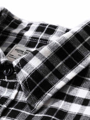 軽い起毛加工生地とクラシックなポケットデザインのディテール画像