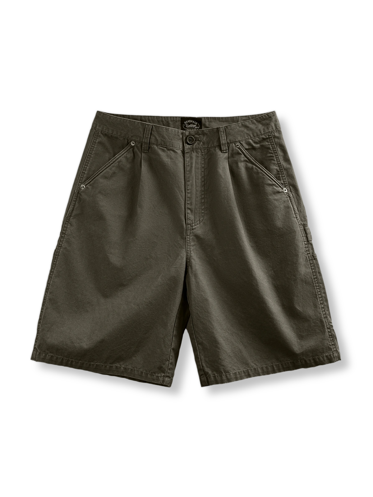 ヴィンテージ加工が施されたログマン・マルチポケットショーツの正面ビュー。純棉素材で作られ、直筒カットとサイドバックのツールポケットが特徴。