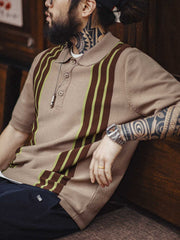 モデル画像: モデルが着用したニットポロボウリングシャツのコーディネート画像