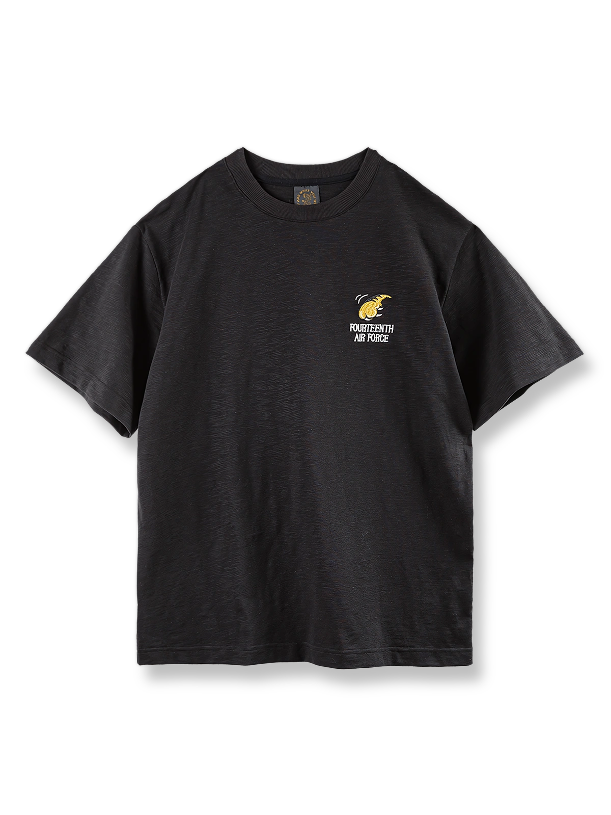 アメリカンヴィンテージ飛虎刺繍Tシャツの全体表示Tシャツ背面の重厚な刺繍デザインのクローズアップ