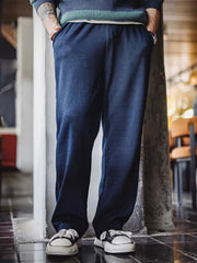 詳細画像: パンツのディテール、白い編み込みドローストリングと石風ビーズ
モデル画像: モデルが着用するワッフルニットカジュアルパンツ、リラックススタイル