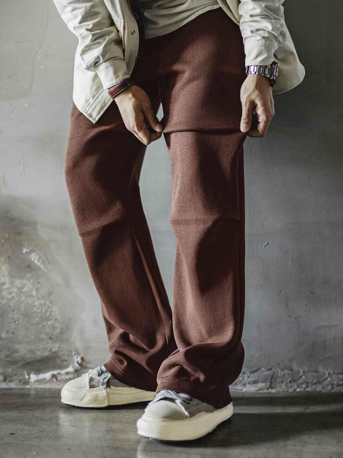 パラトルーパーパンツを着用したコーディネート例