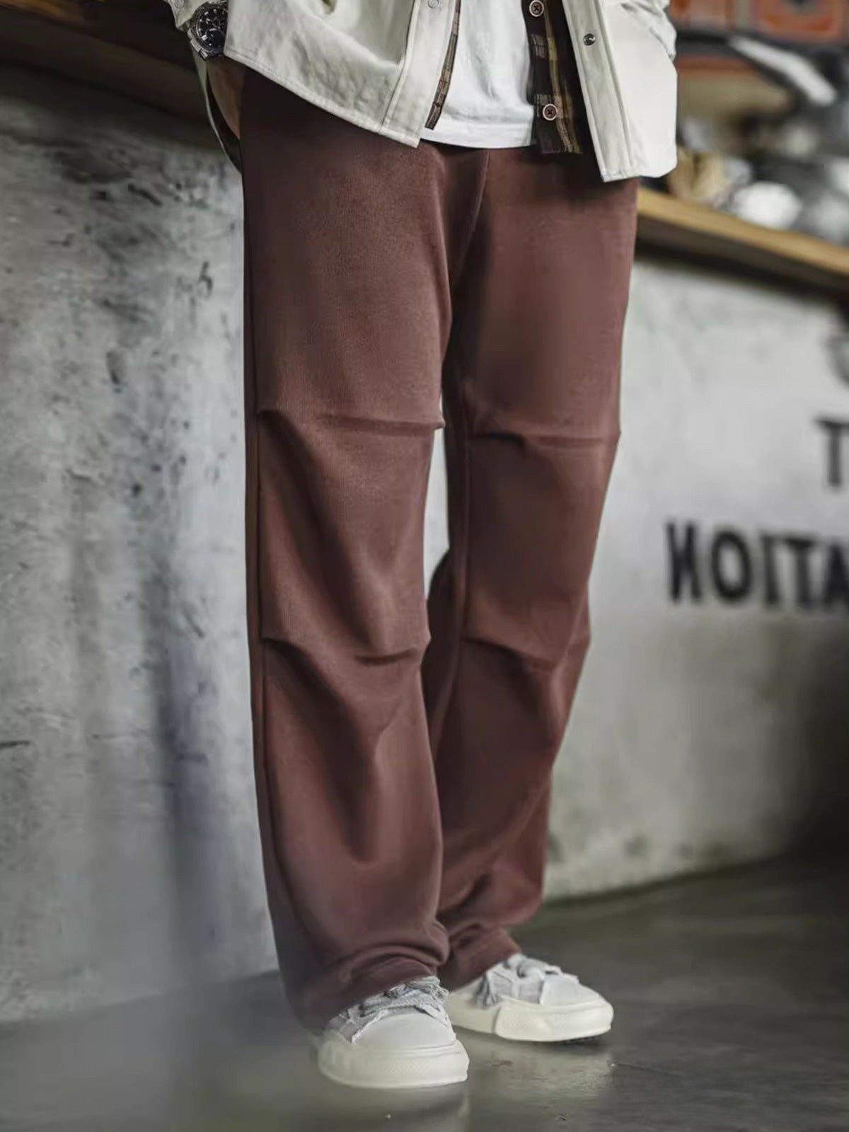 パラトルーパーパンツを着用したコーディネート例