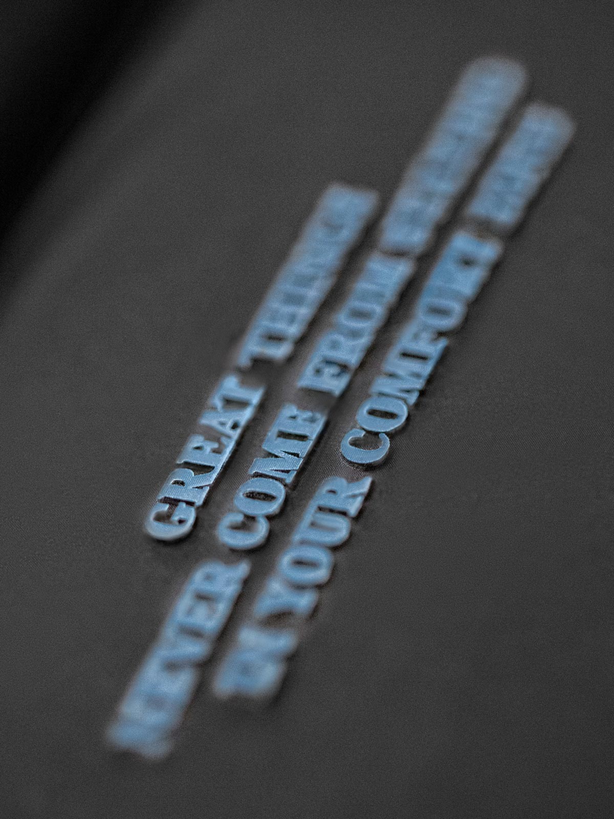 製品画像: リバーシブル キルティング中綿ベスト メンズ ヴィンテージ風デザイン 正面全体図
詳細画像: キルティングデザインとスナップボタン、内側と外側のスタイルのディテール