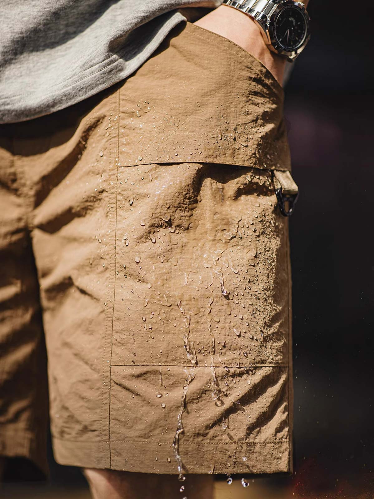 大きめポケットと防水素材の詳細図