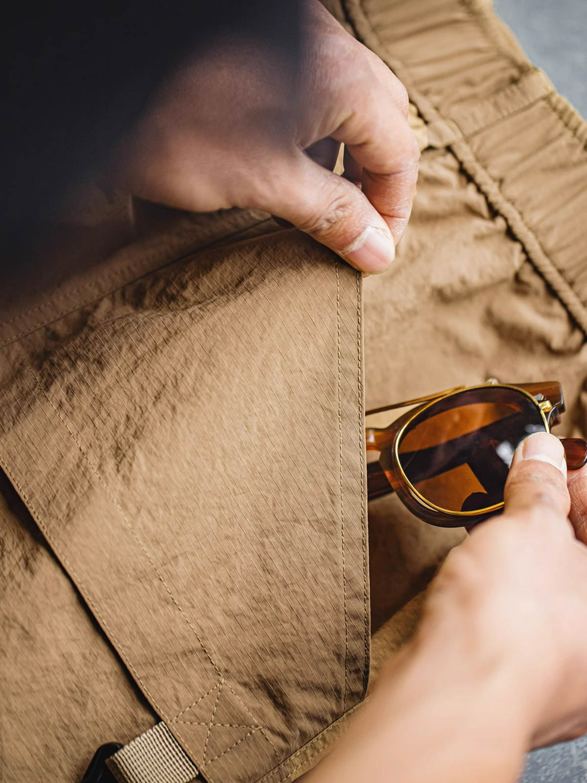 大きめポケットと防水素材の詳細図