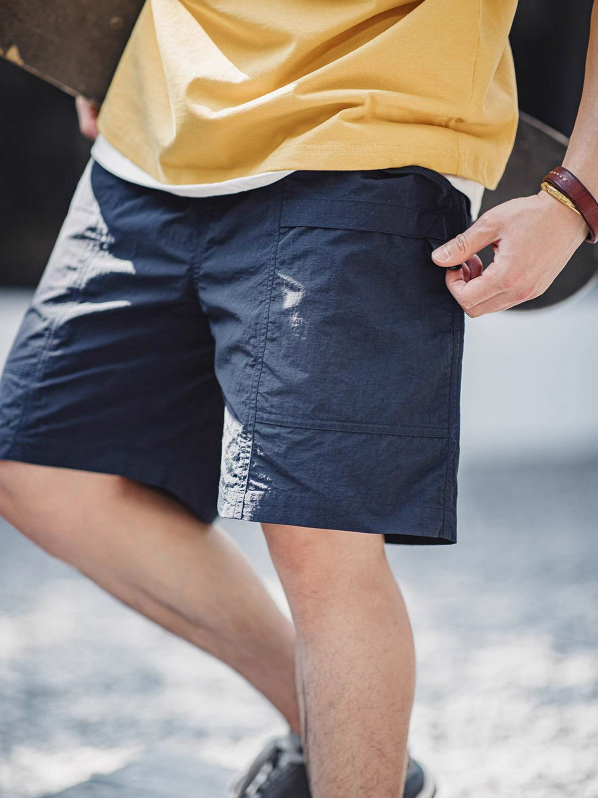 モデルが着用したアメリカンレトロ大きめポケット防水ショーツ