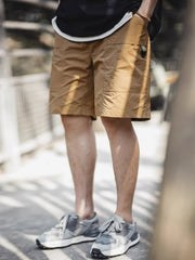 モデルが着用したアメリカンレトロ大きめポケット防水ショーツ