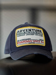 ダメージ加工されたツバとレターパッチの詳細画像