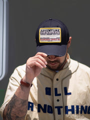 ダメージ加工されたツバとレターパッチの詳細画像