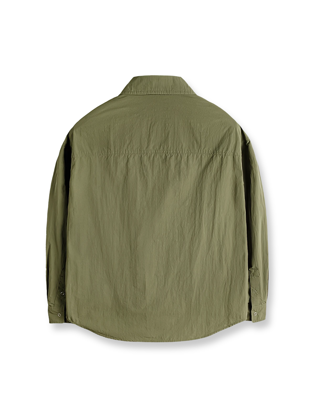 製品画像
ノマドジャーナリストシャツの正面デザイン。1954年ベトナム戦争時のAP通信戦地カメラマンの装備を再現したミリタリーギア風デザインで、3つのフラップ付きポケットと軽量梭織(しょうしょく)生地が特徴的
詳細画像
マットな5本爪スナップボタンと、戦地カメラマンの実用性を考慮して配置された3つのフラップ付きポケットのディテール特写。独自のシワ加工が施され、経年変化を楽しめる仕上がり