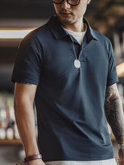 モデル画像: モデルが着用しているアメリカンヴィンテージ半開襟ミリタリースタイルポロシャツのスタイル