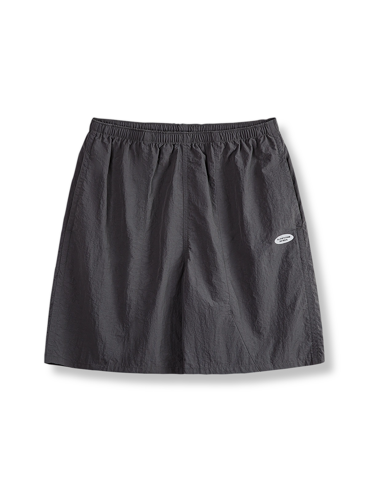 軽量で速乾性の高いナイロン製スポーツショーツ、五分丈のカジュアルなデザイン。