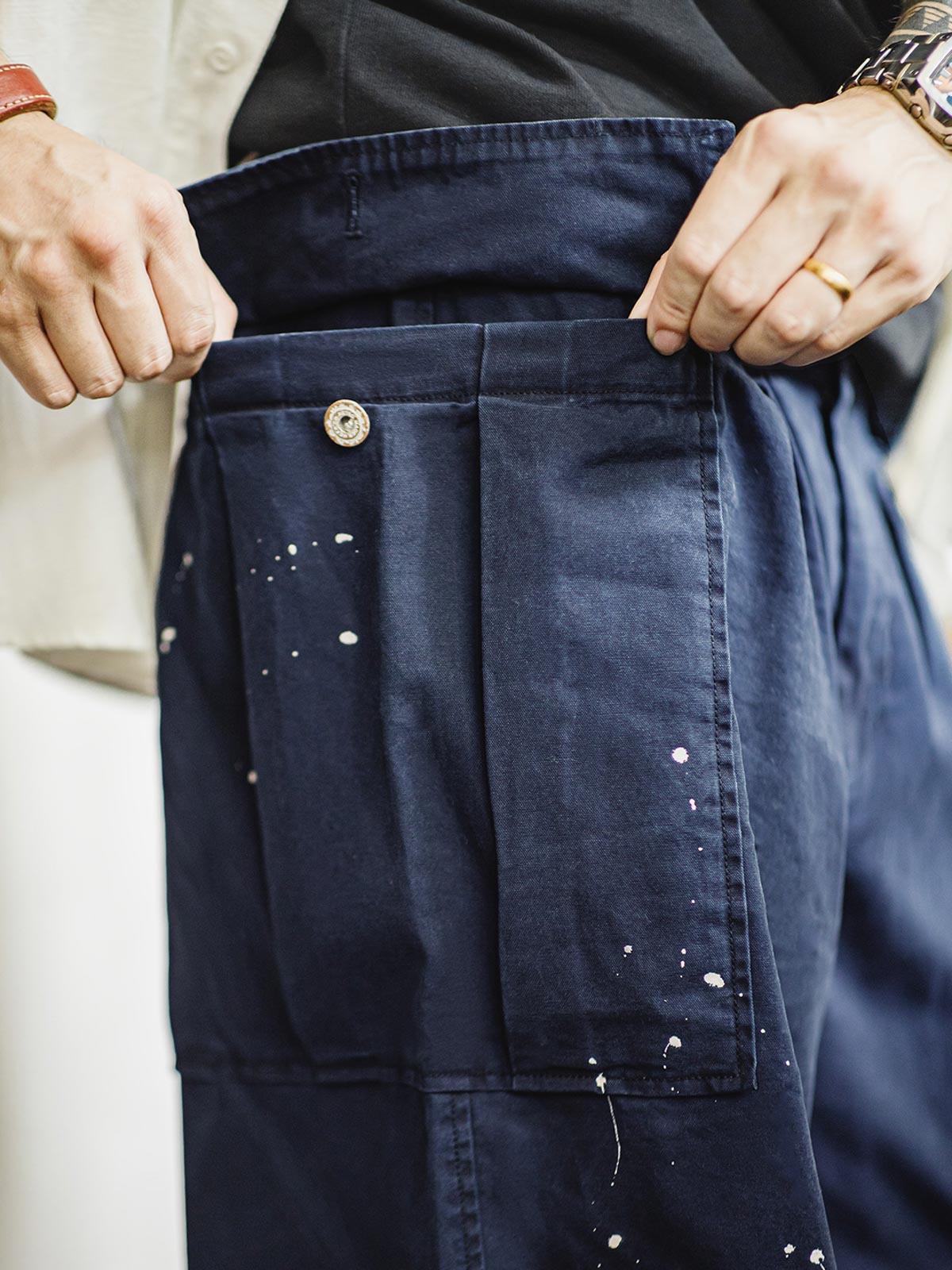 ダブルニーのタックデザインとランダムペイントのディテールアップ