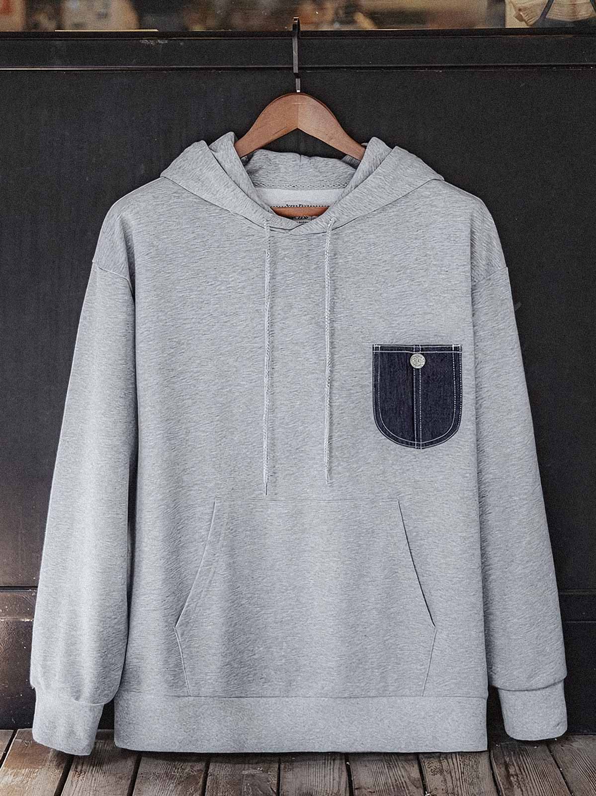 製品画像:
「デニムポケット付き パッチワーク パーカーの全体正面展示図。280g/m²のコットン感ストレッチニット素材を使用し、霜降り模様の生地とヴィンテージ感漂うデニムポケットデザインが特徴。快適さと耐久性を兼ね備えた春秋に最適なアイテム。」
詳細画像:
「霜降り模様のコットン感ストレッチニット生地と、白いステッチと刻印入り銅製ボタンをあしらったデニムポケットのディテールクローズアップ。パッチワークデザインがヴィンテージ感と立体感を強調。」