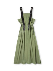 レトロなミリタリーグリーンのオーバーオールスカートを正面から展示