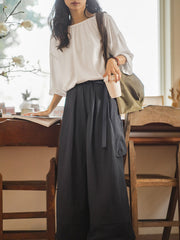 モデル画像: モデルがフレンチヴィンテージ無地ハーフスリーブTシャツを着用した画像