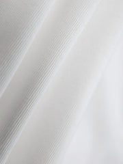 詳細画像: Tシャツのフレンチプリーツラウンドネックとサイドスリットのディテール画像