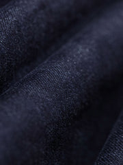 PESSOA CLUBのブーツカットデニムパンツのウォッシュ加工とヴィンテージ風ブロンズボタンの詳細
