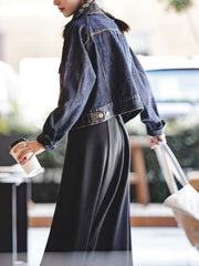 モデル画像:モデルが着用したホワイトデニムジャケットのコーディネート