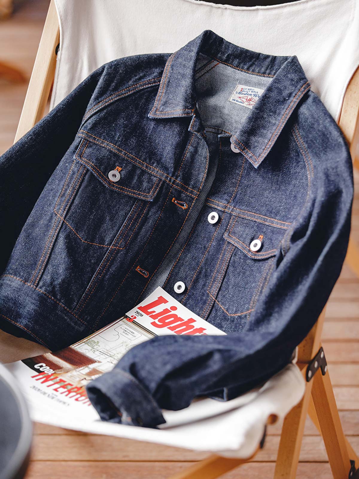 製品画像:ホワイトデニムジャケットの正面図