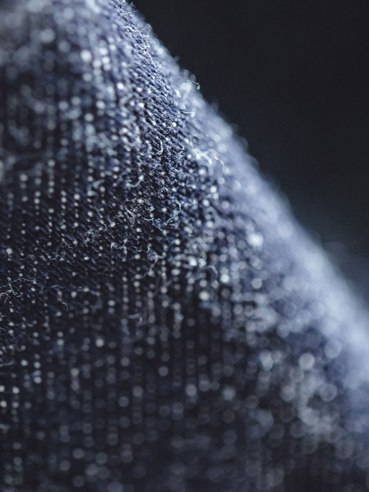 詳細画像:デニムジャケットの大きなポケットと工字ボタンのディテール