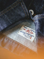 詳細画像:デニムジャケットの大きなポケットと工字ボタンのディテール