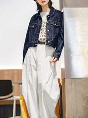 モデル画像:モデルが着用したホワイトデニムジャケットのコーディネート