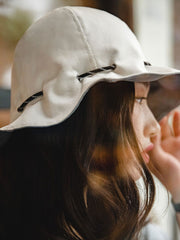 両面使えるバケットハットとポータブル小銭入れ