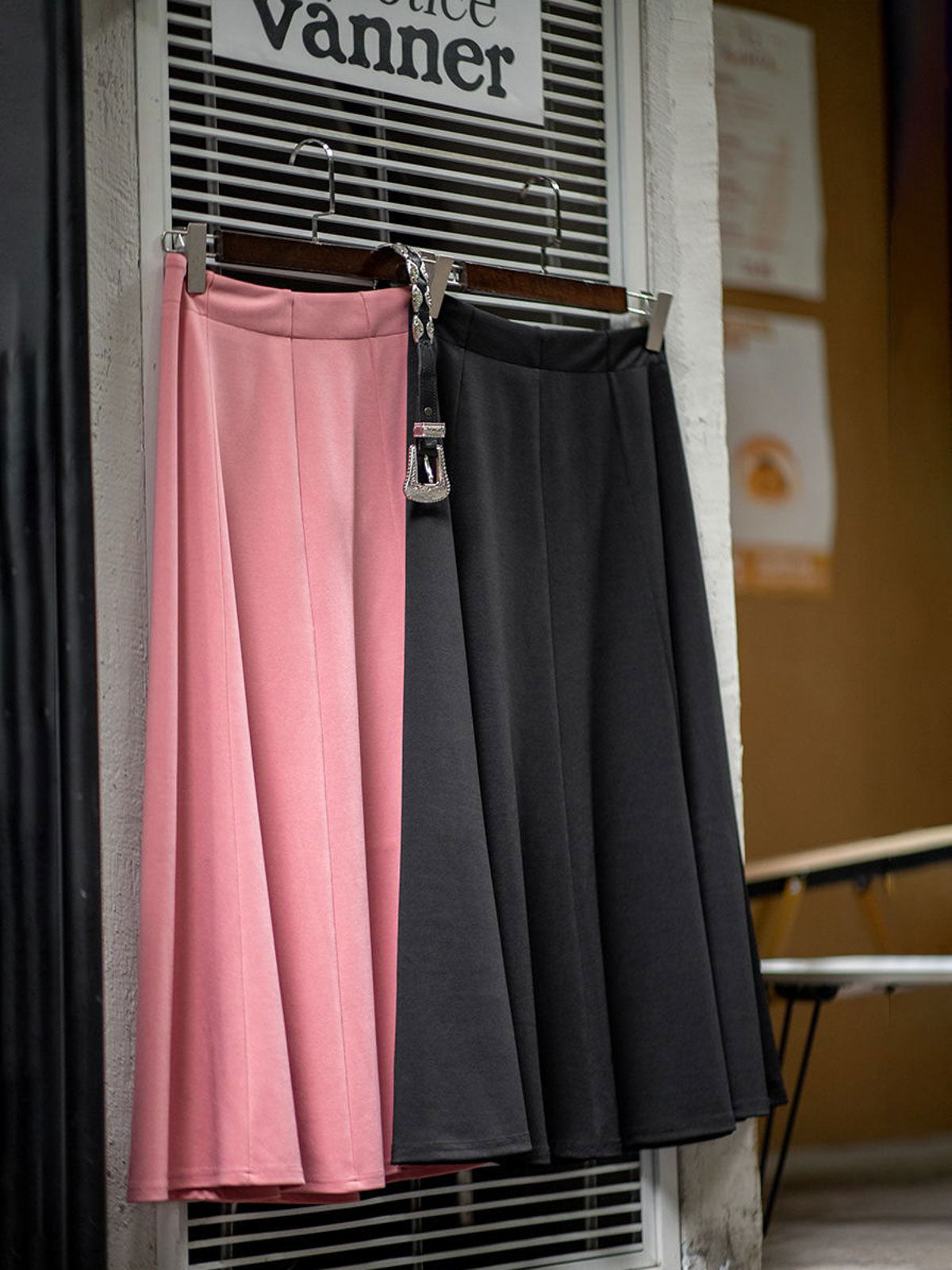 製品画像:ピンクフレアスカートの正面図