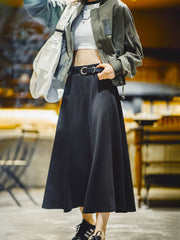 モデル画像:モデルが着用したピンクフレアスカートのコーディネート