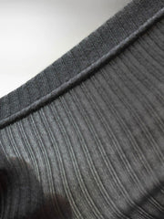 詳細画像:インナーの縦縞テクスチャーと半高領の詳細図