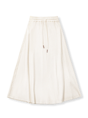 商品画像: レトロスタイルのベージュニットAラインスカート正面展示 詳細画像: ベージュニットAラインスカートの縦リブとウエストのドローストリング詳細 モデル画像: モデルがベージュニットAラインスカートを着用し、そのエレガントなスタイルを披露