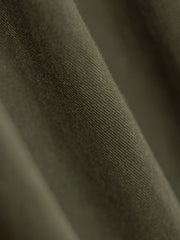 詳細画像:パンツのウエストゴムとドローストリングデザインの詳細図