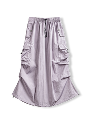 カーキ色のアウトドアスポーツパラシュートカーゴスカート正面展示。