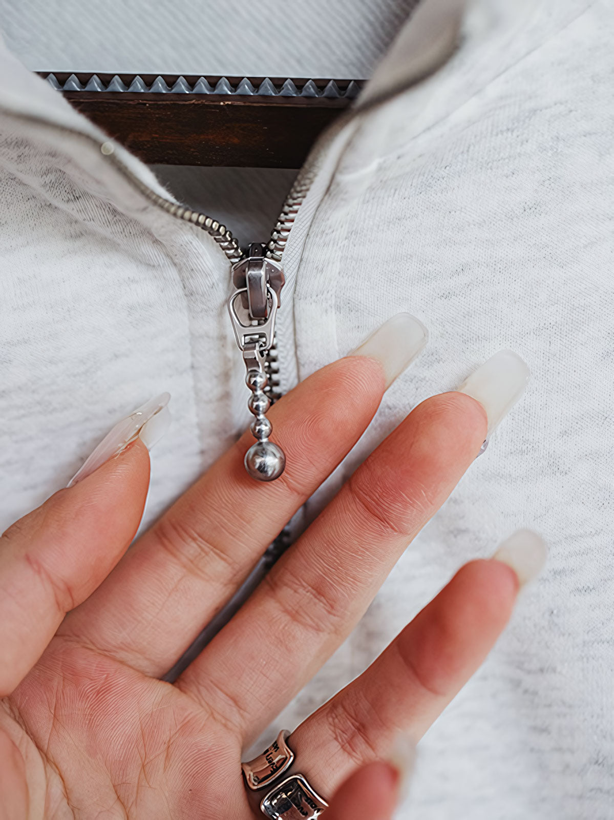 PESSOA CLUB「バレエキャット」のプリントと刺繍の詳細クローズアップ