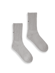 製品画像: ヴィンテージ風ヘビーゲージ刺繍ニットクルーソックスの全体展示。高品質なデザインと快適な履き心地。
詳細画像: かかと部分に施された「What's Up」刺繍のディテール展示。