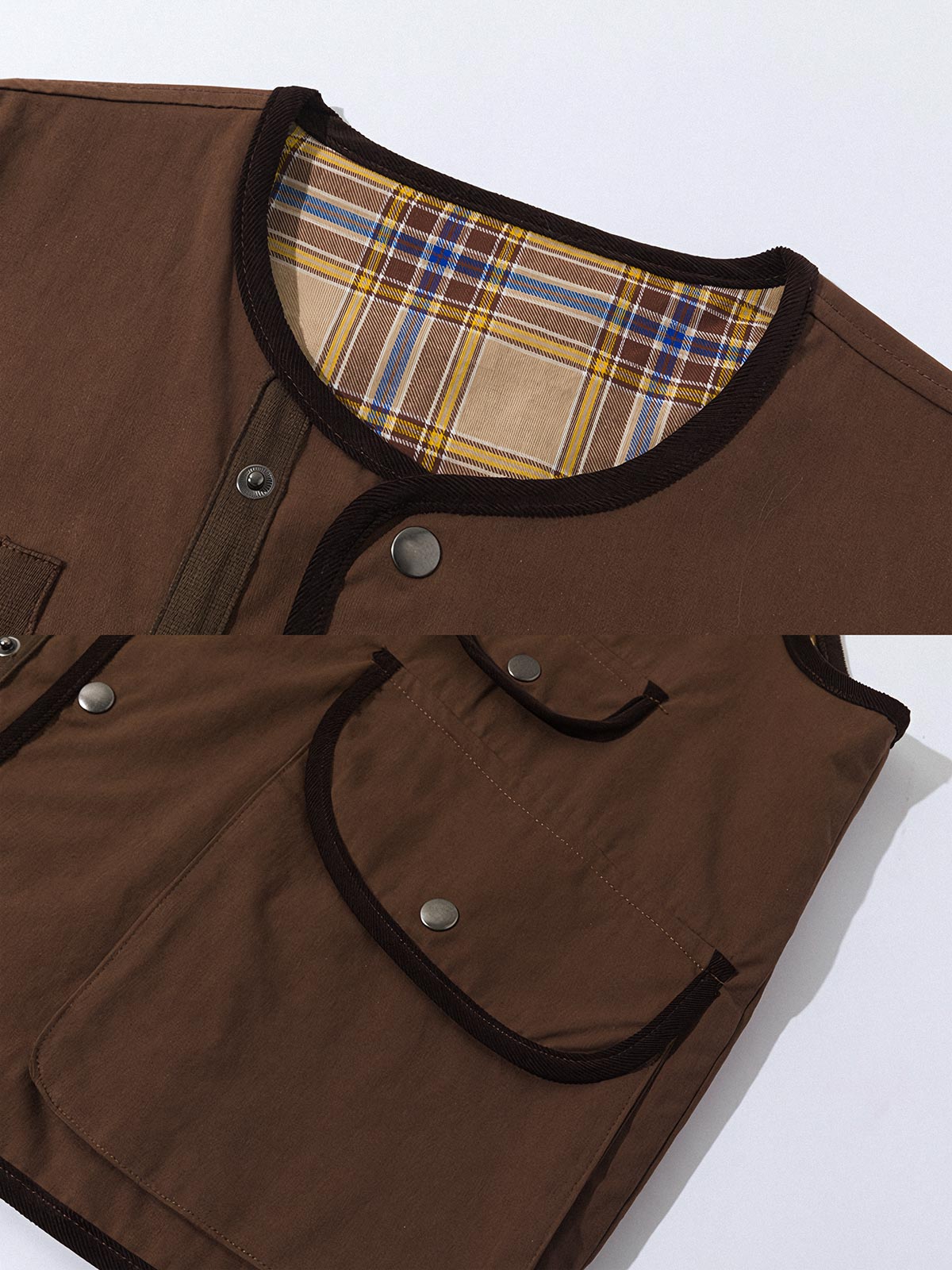 製品画像:
リバーシブル多ポケットハンティングベスト、無地とチェック柄の両面デザイン、アーチ型フラップと金属ボタン、アウトドアスタイルに最適な多機能ポケット、耐久性のある厚手コットン素材
詳細画像:
多ポケットデザイン、立体的なフロントポケット、D型フック付き胸ポケット、レトロなチェック柄裏地と高品質なパイピング仕上げで耐久性とビジュアル効果を強調