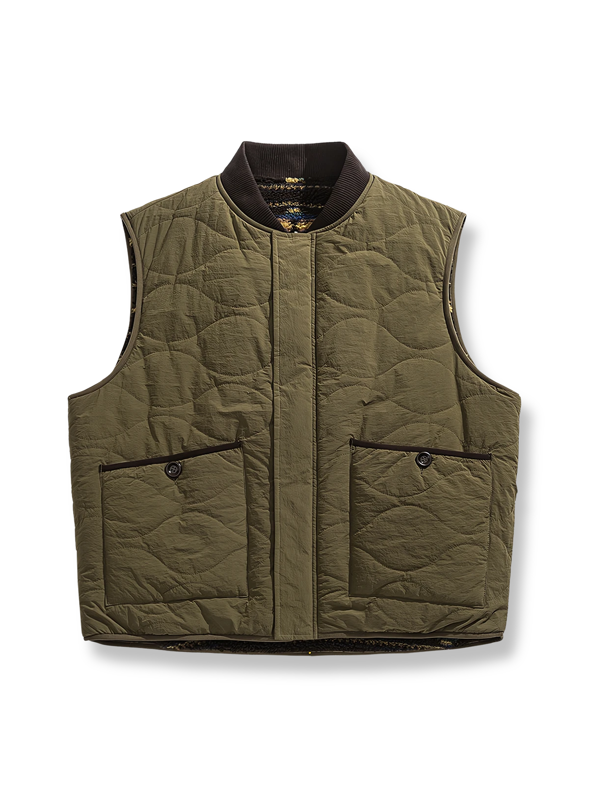 製品画像
リバーシブル仕様の民族柄ワーク中綿ベスト。ポリエステル素材を使用し、軽量で保温性に優れた厚手デザインが特徴。シンプルなワークスタイルと活気ある民族柄の両方を楽しめる全体図。
詳細画像
民族柄の繊細な模様とワークスタイルのディテール特写。リバーシブル仕様の裏面はシンプルなデザインで、シーンに応じたコーディネートが可能。ポリエステル生地の耐久性と厚手の中綿の保温性を示すクローズアップ画像。