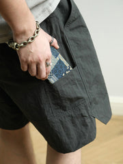 モデルが着用した登山用機能性アウトドア速乾スポーツショーツのスタイリング例