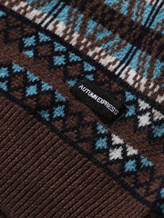 製品画像:
ナバホ風幾何学模様を取り入れたVネックニットベスト。ジャガード技法による立体感とヴィンテージ感が特徴。100%コットンの柔らかなニット素材で、通年着用可能。
詳細画像:
ナバホ風の幾何学模様がデザインのポイント。Vネックデザインで、シャツやタートルネックとのレイヤードスタイルが楽しめます。肌触りの良い100%コットン素材。