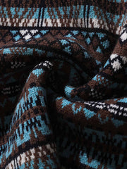 製品画像:
ナバホ風幾何学模様を取り入れたVネックニットベスト。ジャガード技法による立体感とヴィンテージ感が特徴。100%コットンの柔らかなニット素材で、通年着用可能。
詳細画像:
ナバホ風の幾何学模様がデザインのポイント。Vネックデザインで、シャツやタートルネックとのレイヤードスタイルが楽しめます。肌触りの良い100%コットン素材。